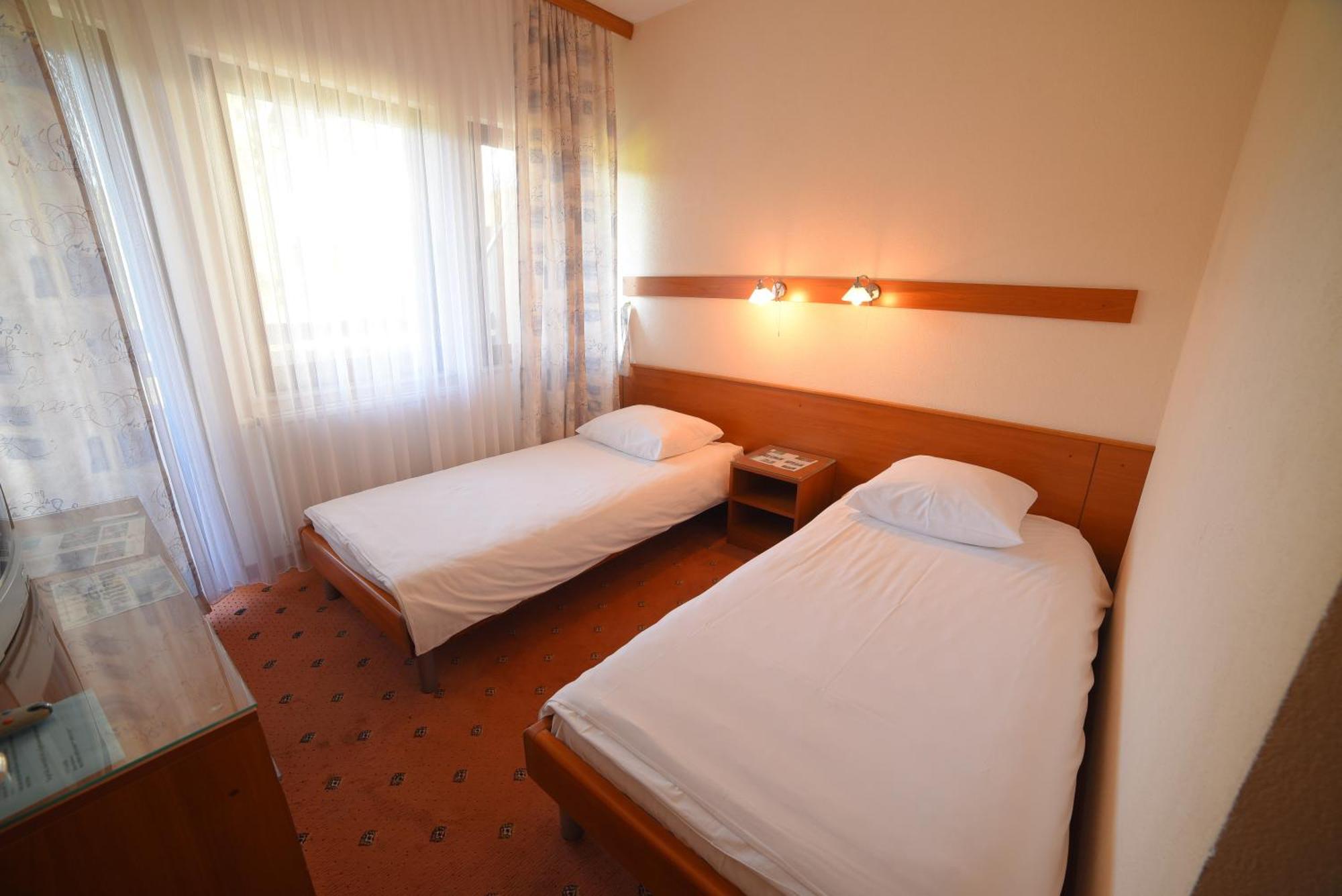 Hotel Ada Bihać Buitenkant foto