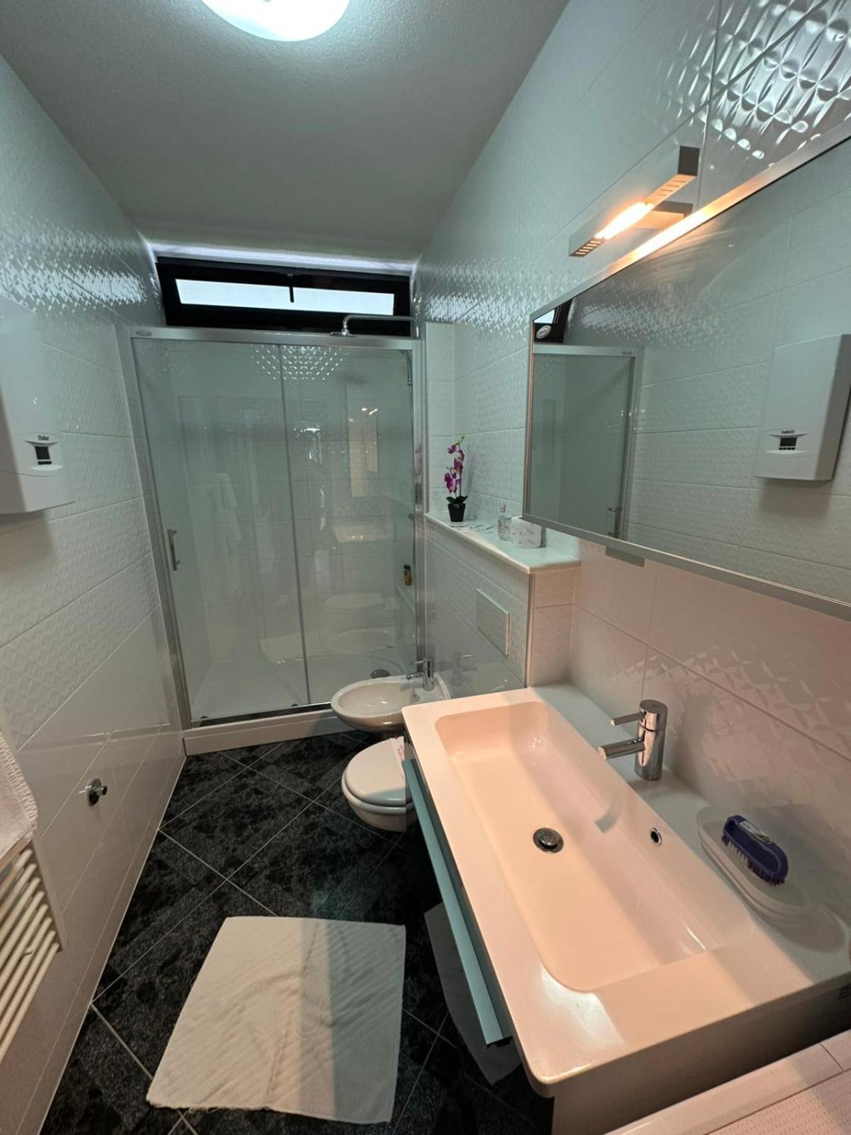 Hotel Ada Bihać Buitenkant foto